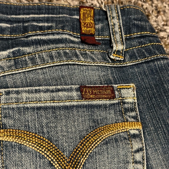 ZD Premium Designer Jean Shorts Size 7 - Picture 4 of 5
